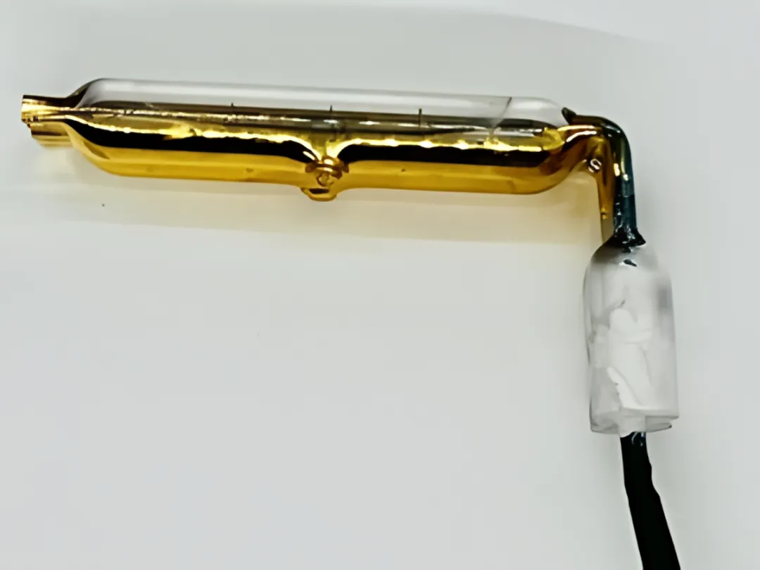 Goldenrod short-wave infrared lamps with integral gold reflector